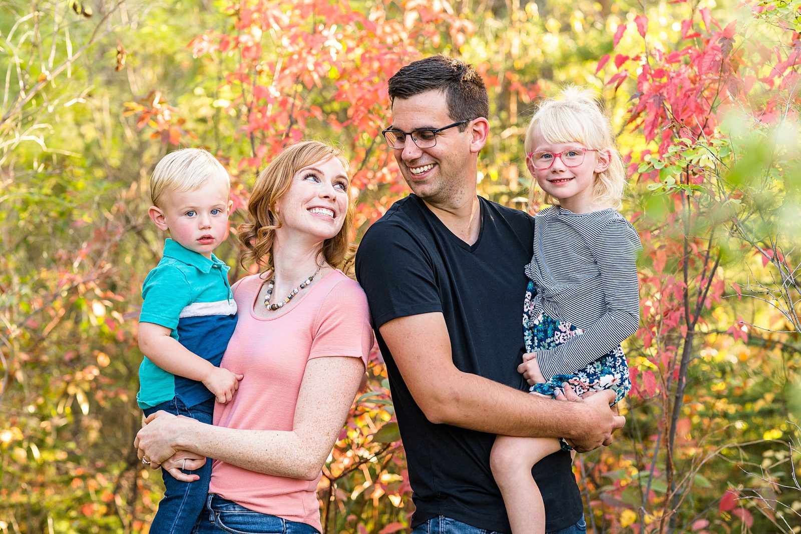 Family photos in the fall with young kids in Moose Jaw, Saskatchewan